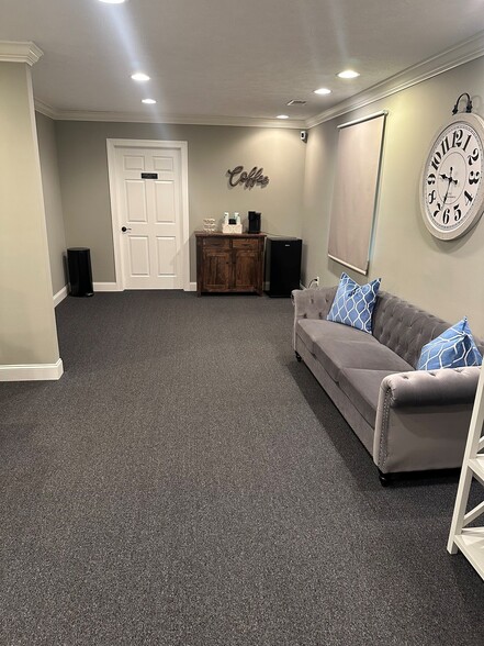More Photos Of 1000 Coombs Farm Dr, Morgantown Office For Lease
