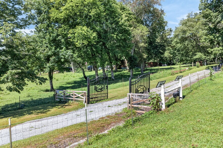 More Photos Of 105 Foothills Rd, Pikeville Multifamily For Sale