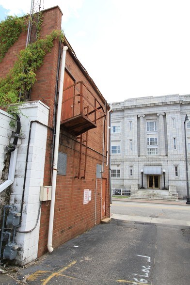 More Photos Of 124 Gillespie St, Fayetteville Office For Lease