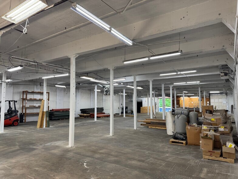 More Photos Of 176 Hartford Rd, Manchester Warehouse For Lease