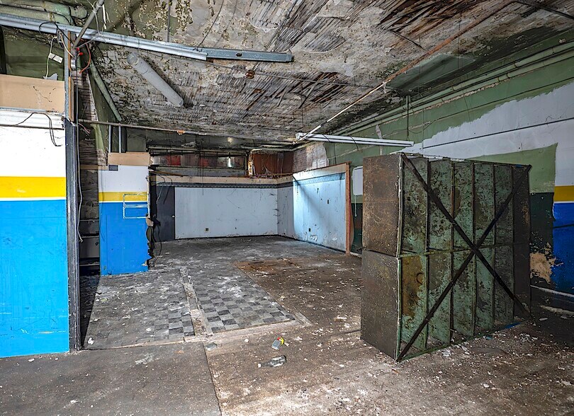 More Photos Of 4126 Grand River Ave, Detroit Research And Development For Sale