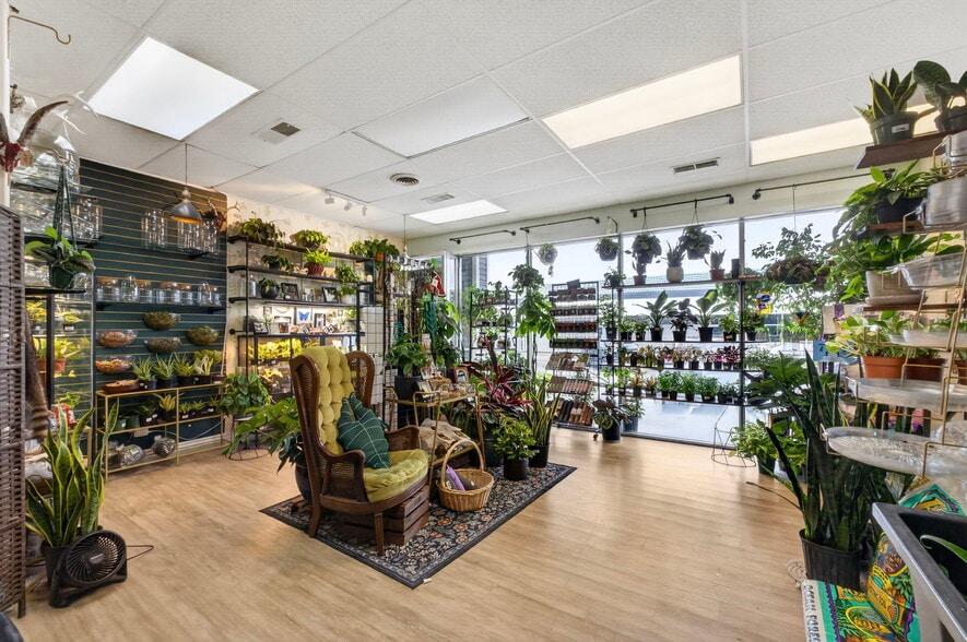More Photos Of 1938 S Glenstone Ave, Springfield General Retail For Sale