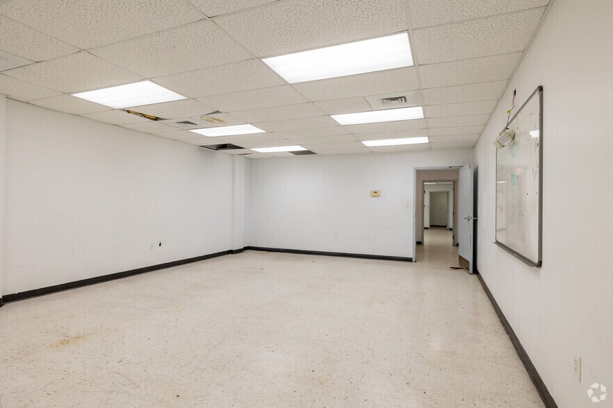 More Photos Of 2526 W Sligh Ave, Tampa Freestanding For Lease