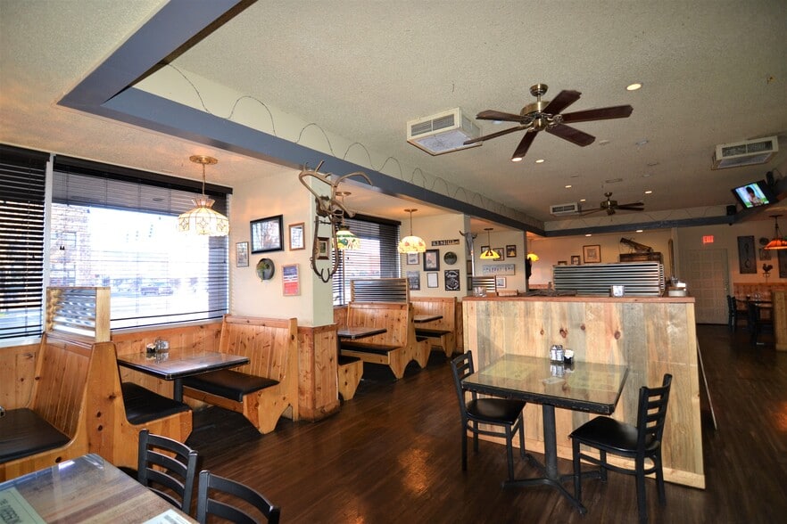More Photos Of 121 NE 3rd St, Prineville Restaurant For Sale