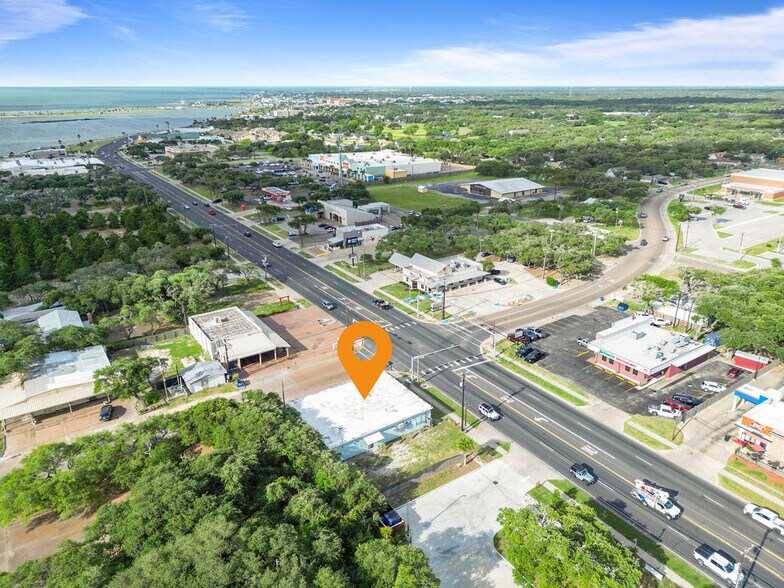 More Photos Of 1700 Highway 35 N, Rockport Storefront Retail Office For Sale