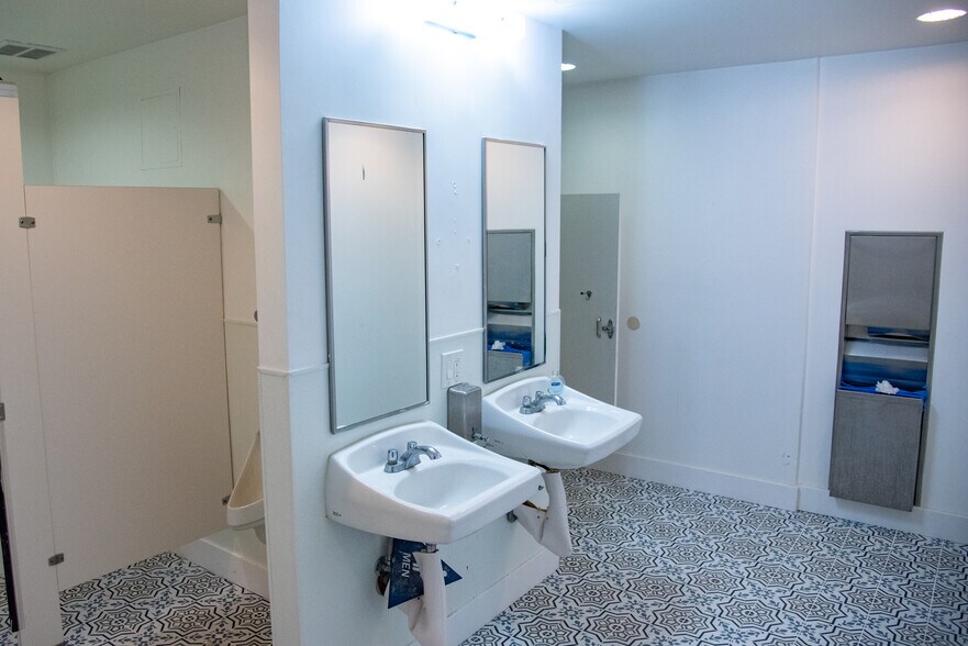 More Photos Of 1522 Brookhollow Dr, Santa Ana Office For Lease