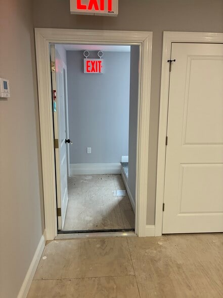 More Photos Of 481 Jewett Ave, Staten Island General Retail For Lease
