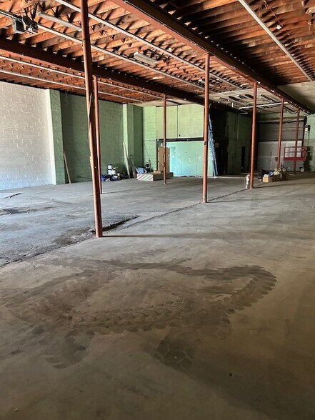 More Photos Of 147 Walnut St, Northvale Warehouse For Lease