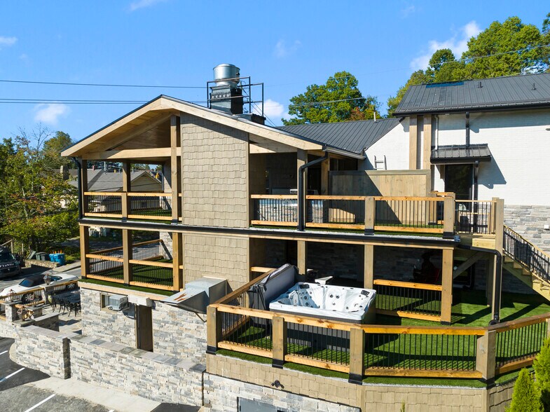 More Photos Of 870 Main St, Blowing Rock Restaurant For Sale