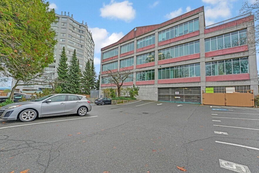 More Photos Of 11861 88 Av, Delta Medical For Lease