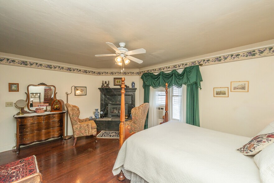 More Photos Of 481 Main St, Weaverville Hotel For Sale