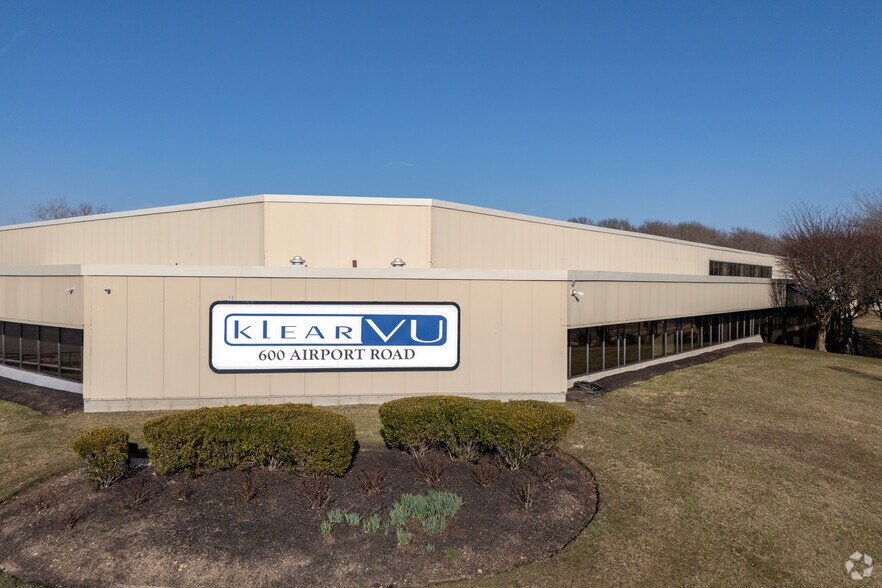 More Photos Of 600 Airport Rd, Fall River Manufacturing For Lease