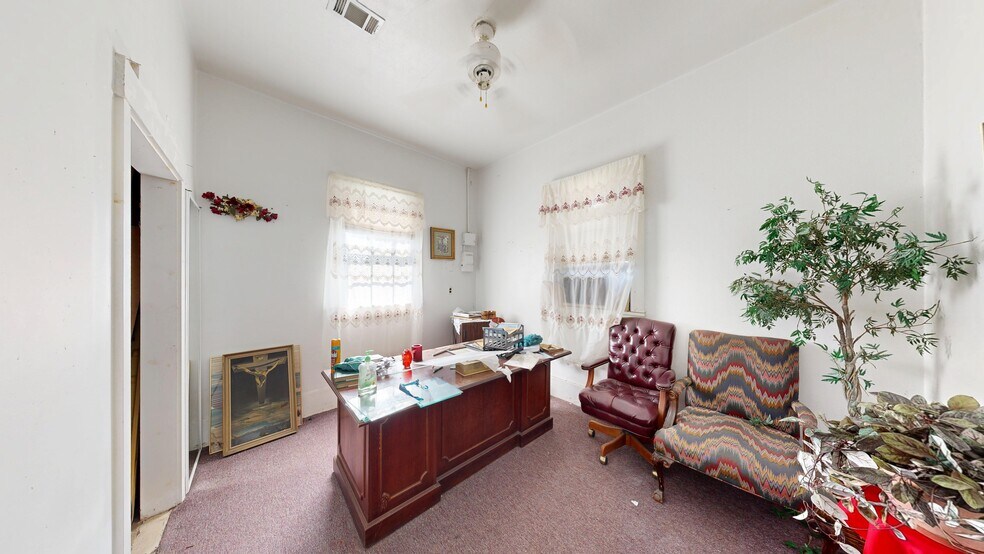 More Photos Of 1107 Spring St, Hot Springs Flex For Lease