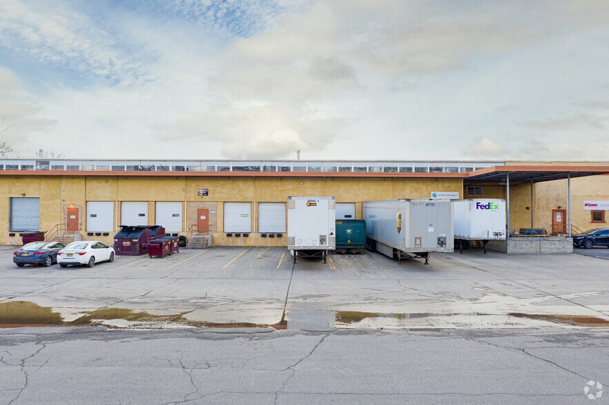 More Photos Of 15 Tarkett Dr, New Windsor Township Manufacturing For Lease