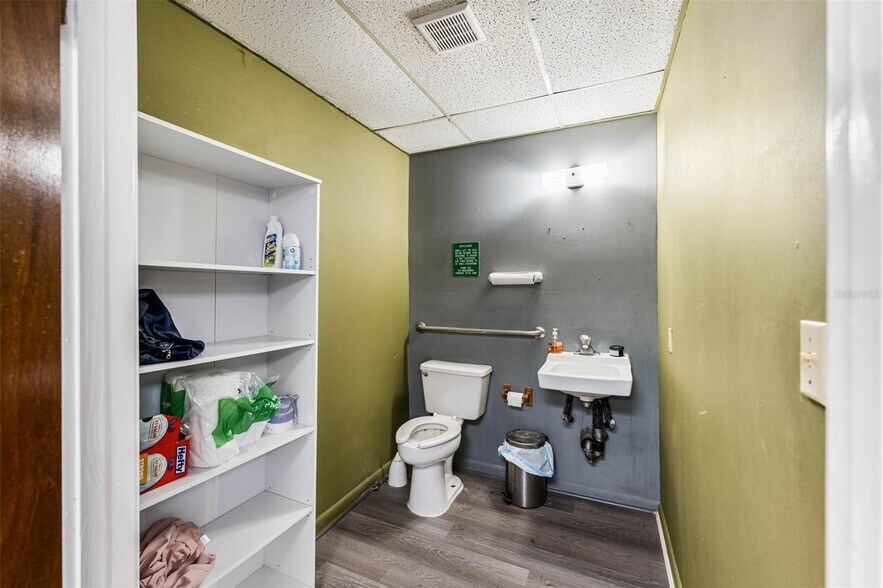 More Photos Of 18-20 E Plant St, Winter Garden General Retail For Sale