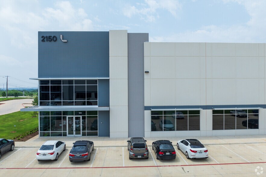 More Photos Of 2150 Chisholm Trail Rd, Round Rock Distribution For Lease