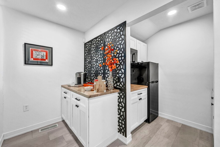 More Photos Of 1929 E Royalton Rd, Broadview Heights Office For Lease