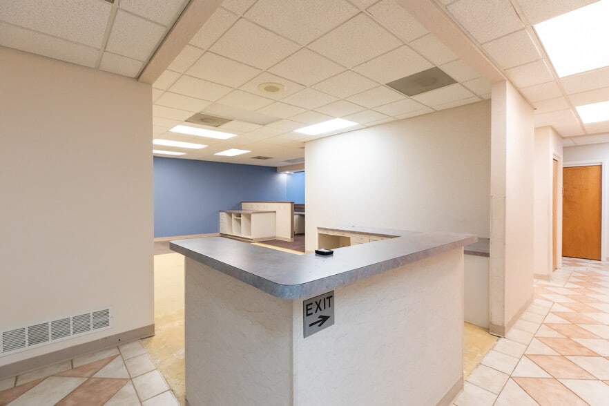 More Photos Of 640 S Walker St, Bloomington Medical For Sale