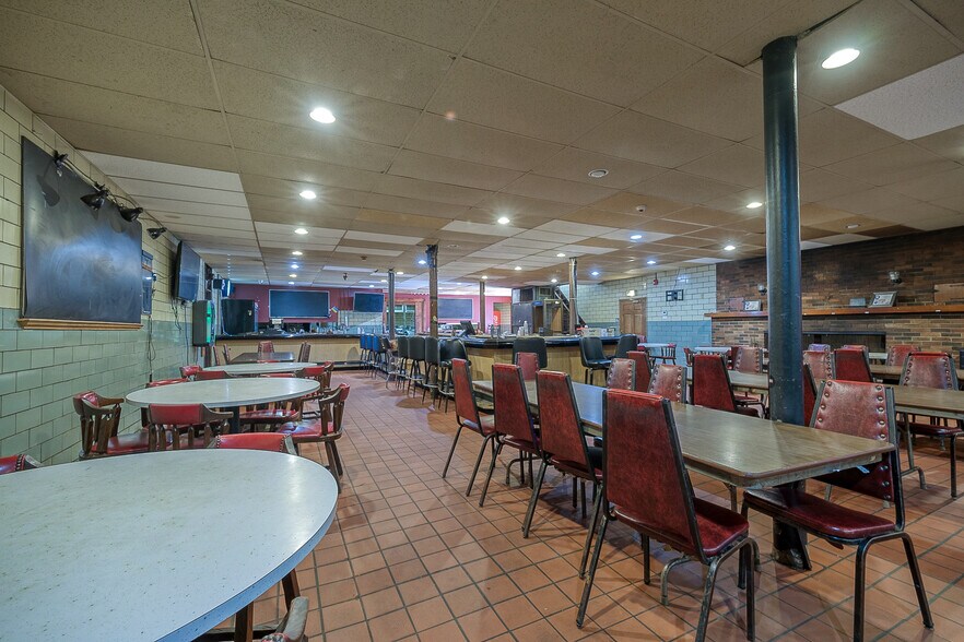 More Photos Of 1 Main St, Lyndora Restaurant For Lease