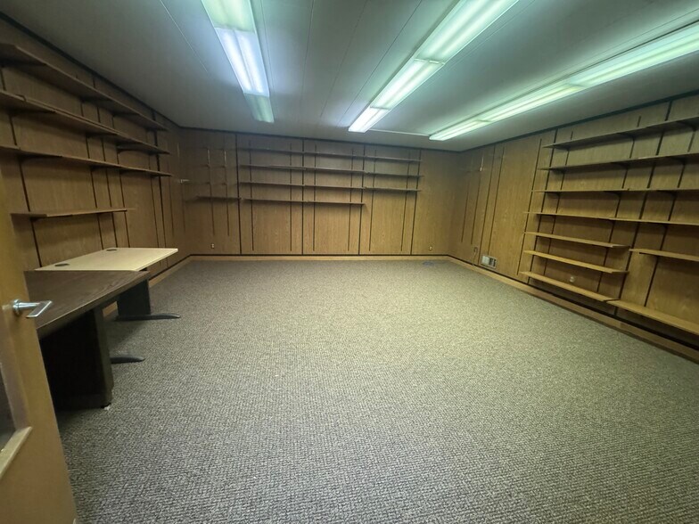 More Photos Of 500-516 W Court St, Flint Medical For Sale
