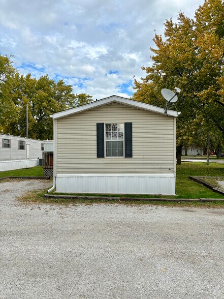 More Photos Of 521 S Emmett St, Virden Manufactured Housing Mobile Home Park For Sale