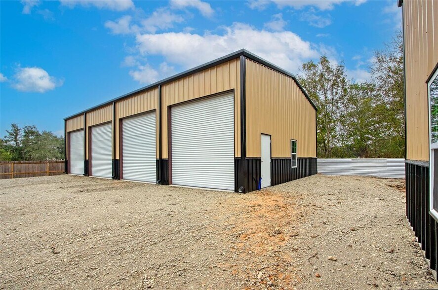 More Photos Of 13051 Pleasant Valley Dr, Rosharon Warehouse For Sale