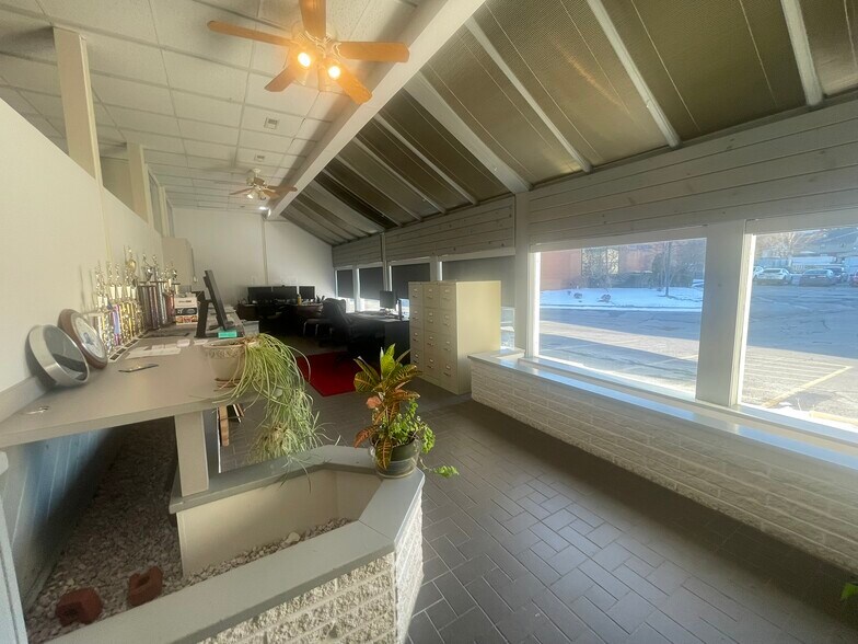More Photos Of 3107 Beale Ave, Altoona Office For Sale