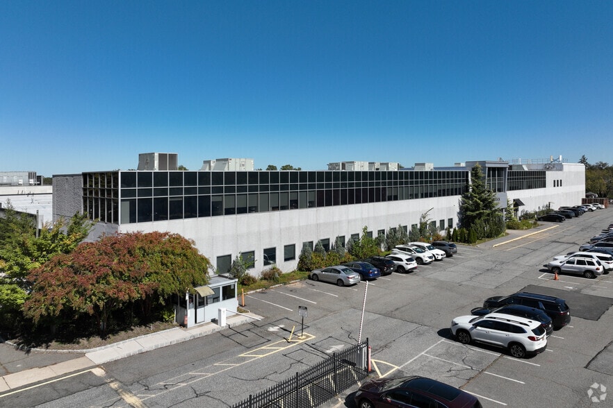 More Photos Of 60-15 Little Neck Pky, Little Neck Light Distribution For Lease