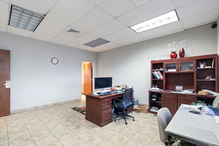 More Photos Of 1747-1781 Banks Rd, Margate Flex For Lease