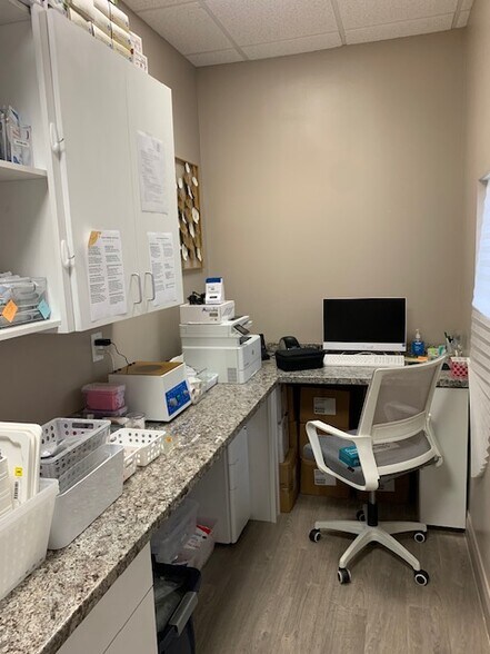 More Photos Of 2295 S Hiawassee Rd, Orlando Office For Sale