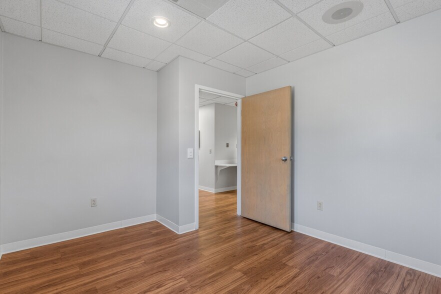 More Photos Of 320 Phillips St, North Kingstown Medical For Sale