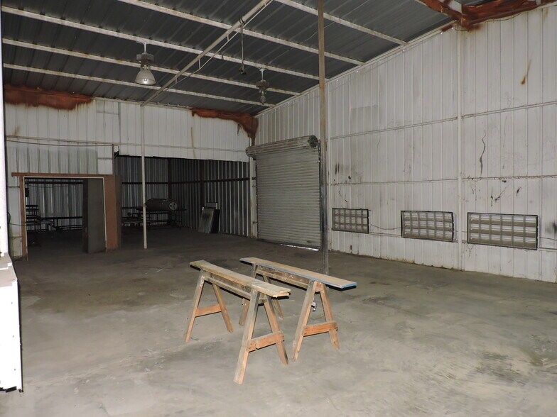 More Photos Of 920 W Mason St, Mabank Manufacturing For Sale