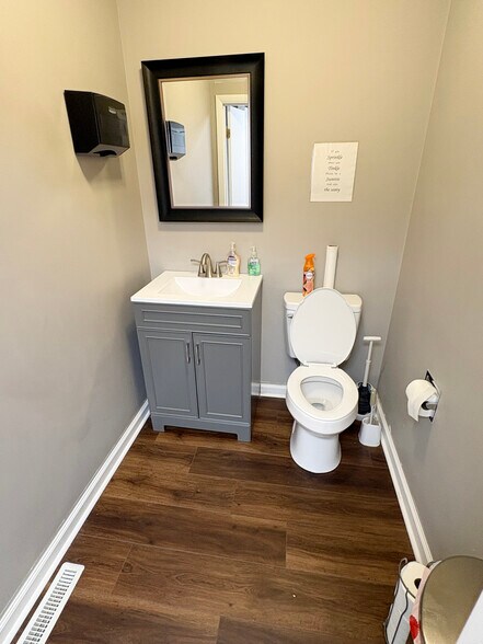 More Photos Of 4371 Charlotte Hwy, Clover Office For Sale
