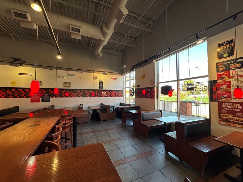 More Photos Of 3822 Laclede Ave, Saint Louis General Retail For Lease
