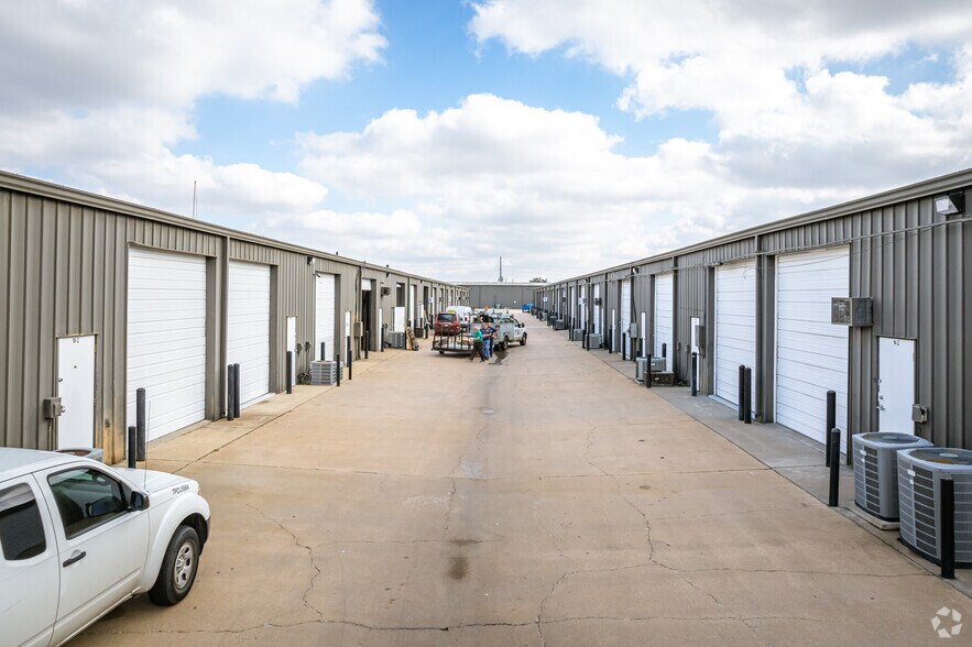 More Photos Of 12999 Murphy Rd, Stafford Warehouse For Lease