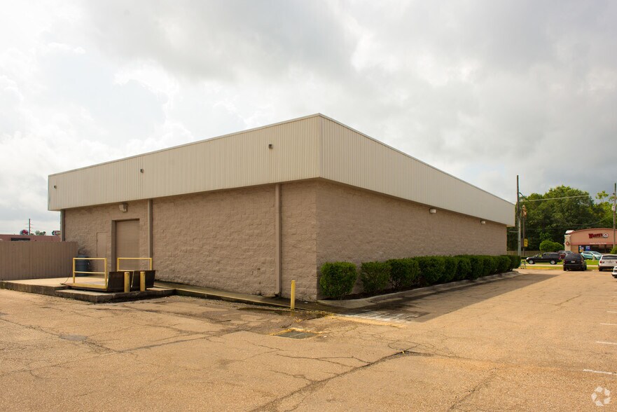 More Photos Of 2262 W Thomas St, Hammond Freestanding For Lease