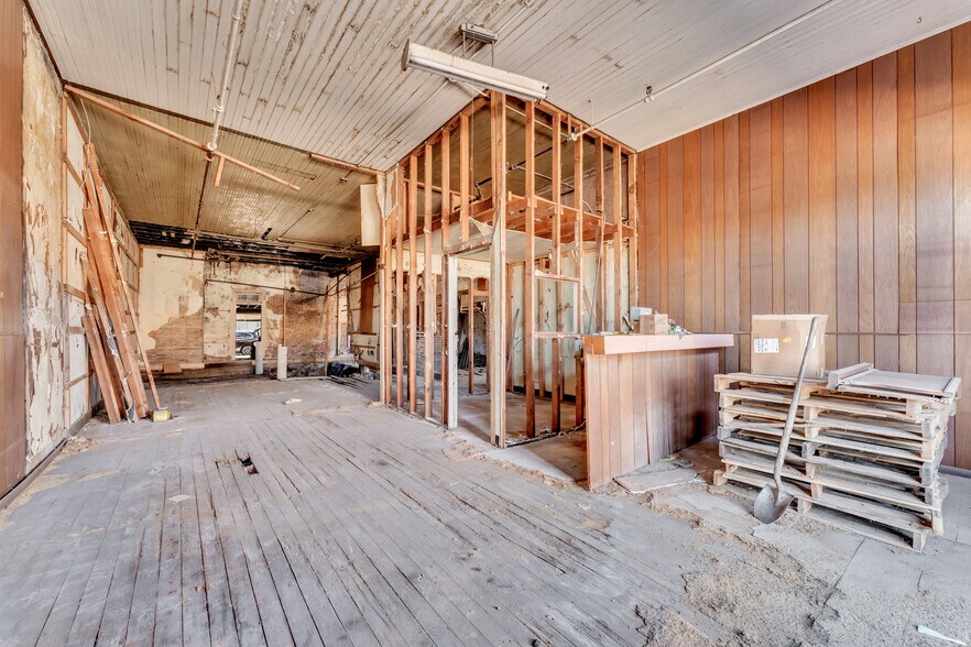 More Photos Of 504 W Commercial St, Springfield Storefront Retail Office For Sale