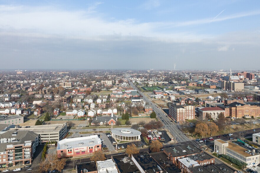 More Photos Of 3917 Lindell Blvd, Saint Louis Office For Sale