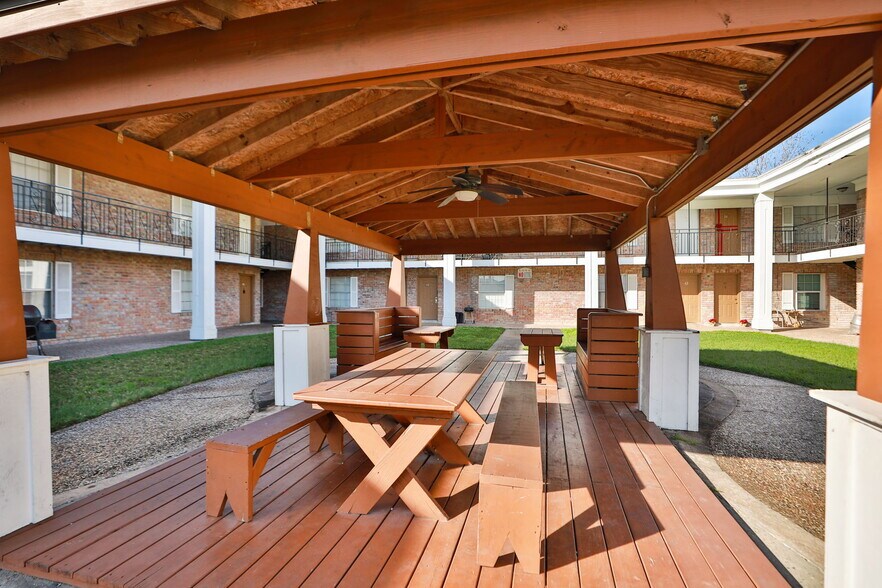 More Photos Of 8800 Gulf Fwy, Houston Apartments For Sale