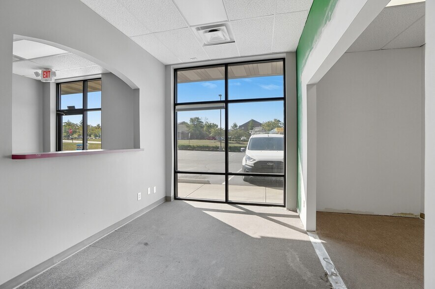 More Photos Of 1104-1124 Kemper Meadow Dr, Forest Park Storefront For Lease