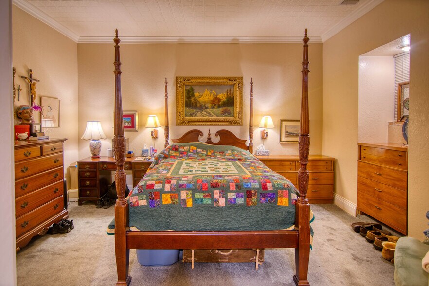 More Photos Of 226 Fort McKavitt St, Mason Hospitality For Sale