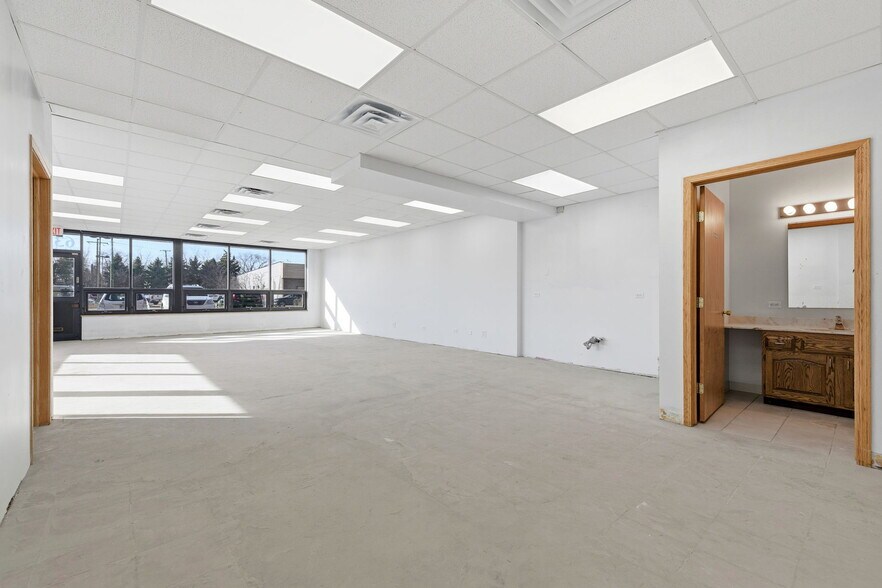 More Photos Of 6301 N Northwest Hwy, Chicago Storefront Retail Residential For Lease