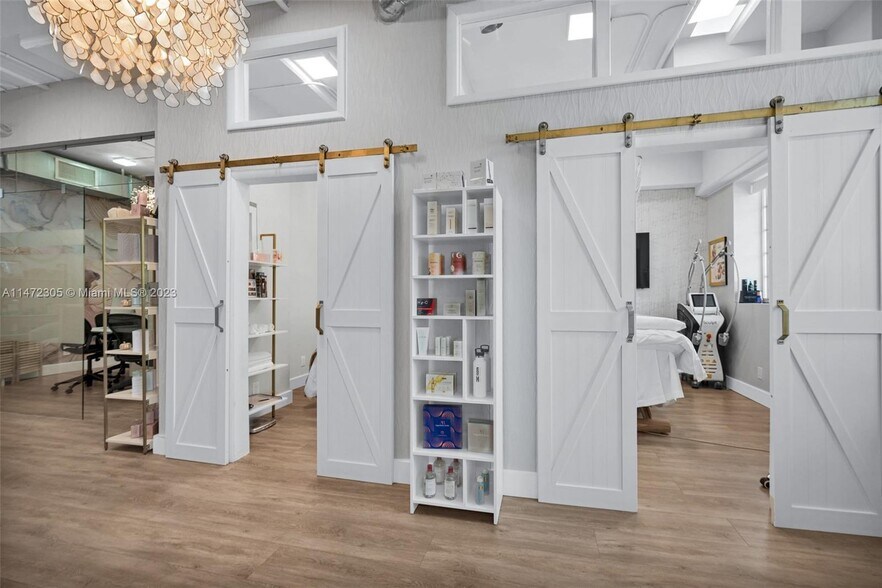 More Photos Of 1560 Lenox Ave, Miami Beach Office For Sale