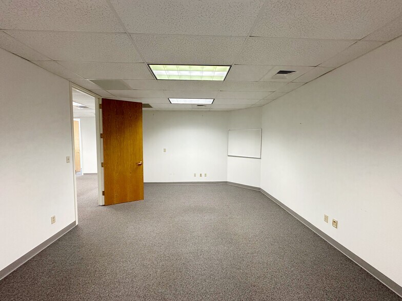 More Photos Of 2004 Fox Dr, Champaign Medical For Sale