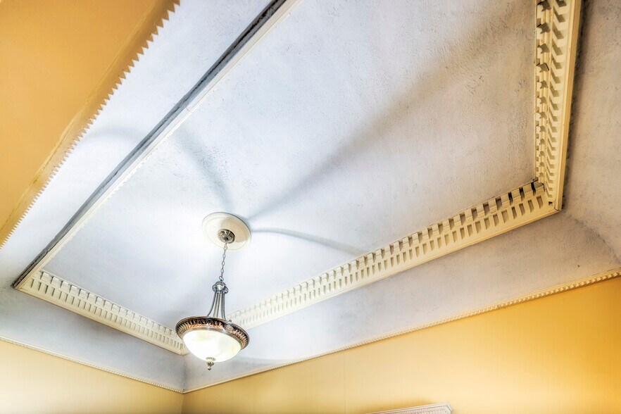 More Photos Of 290 E King Ave, Kingsland Office For Sale