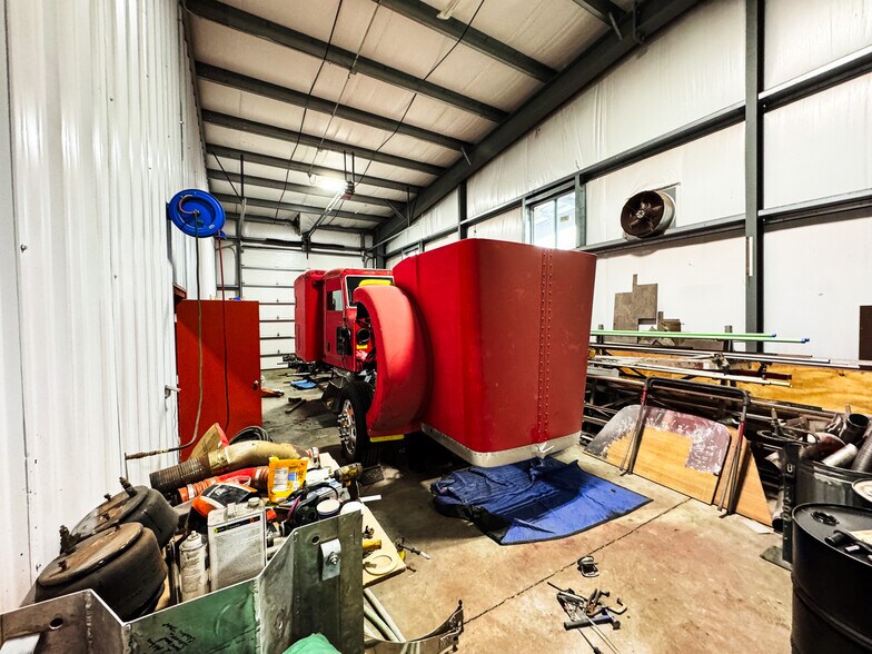 More Photos Of 4 Nora Ln, Pomfret Warehouse For Sale