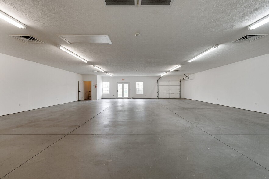 More Photos Of 807 Lipscomb St, Shelbyville Warehouse For Sale