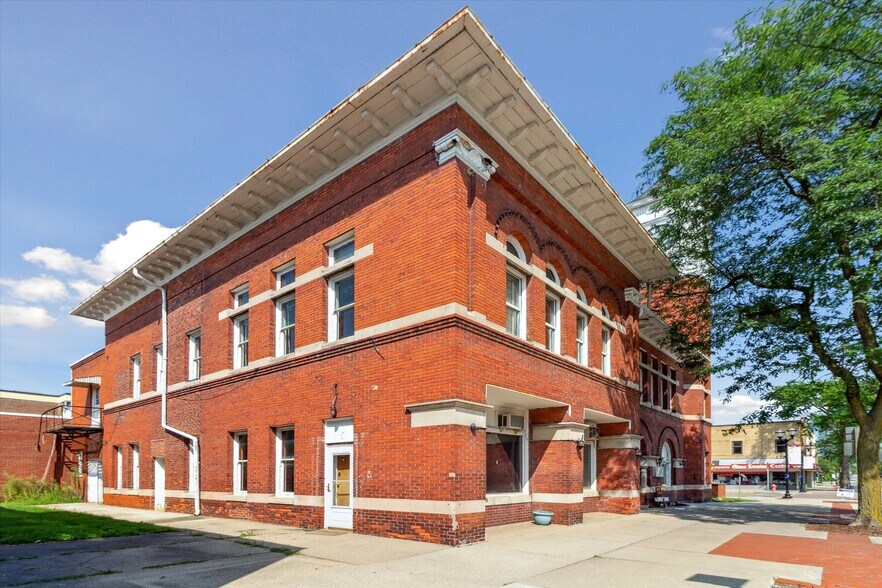 More Photos Of 225 E Superior St, Alma Office For Sale