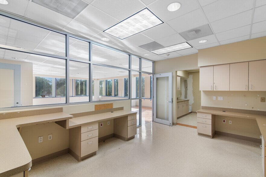 More Photos Of 1140 Cypress Station Dr, Houston Medical For Sale