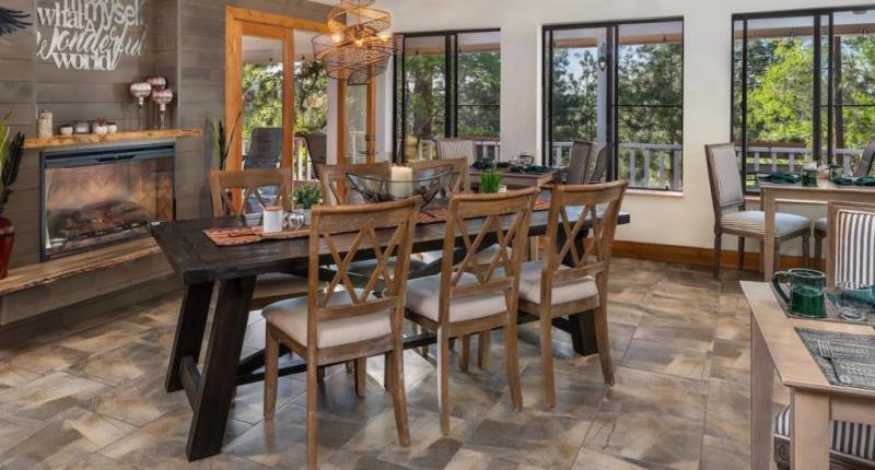 More Photos Of 460 E Sheridan Ave, Williams Hospitality For Sale